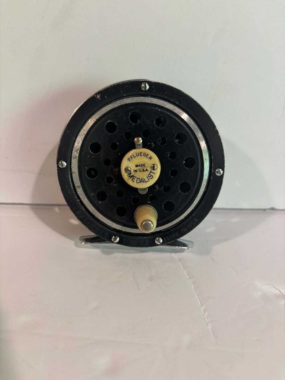 Vintage Pflueger Medalist No. 1494 Fly Reel Diamolite Line Guard Made in USA